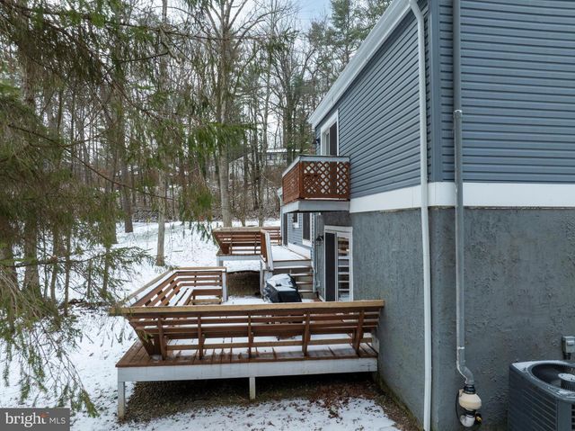 1845 WOODLEDGE DR, State College, PA 16803