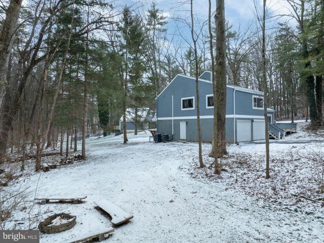 1845 WOODLEDGE DR, State College, PA 16803