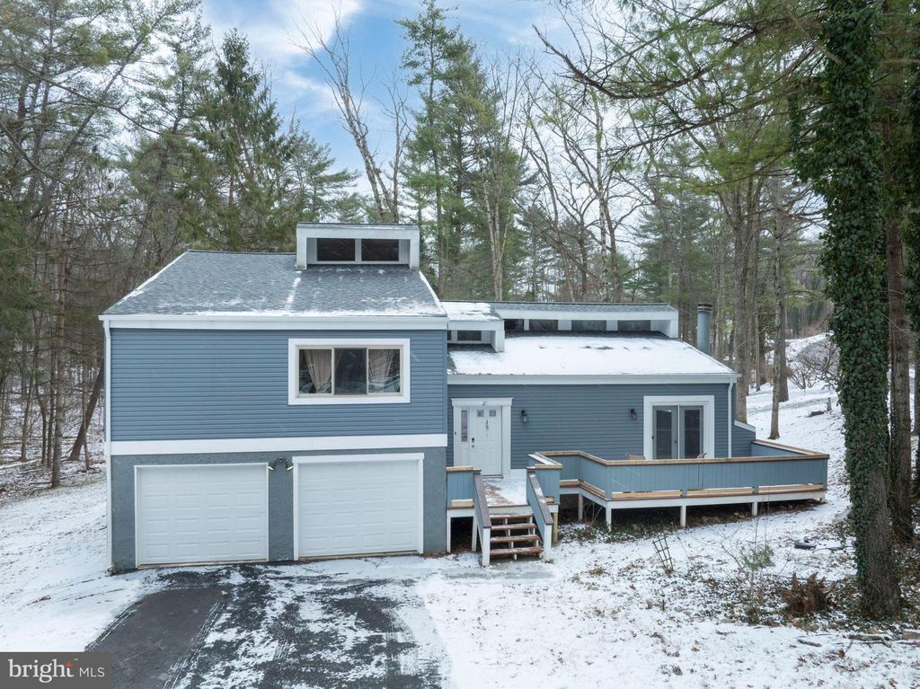 1845 WOODLEDGE DR, State College, PA 16803