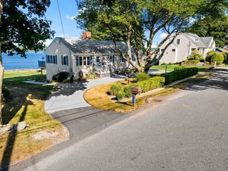 22 Riverside Dr, Berkley, MA 02779