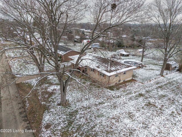 448 Riverview Ln, Shepherdsville, KY 40165