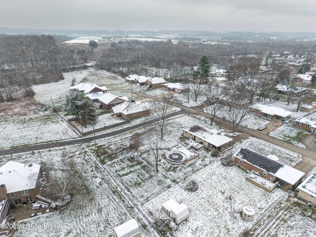 448 Riverview Ln, Shepherdsville, KY 40165