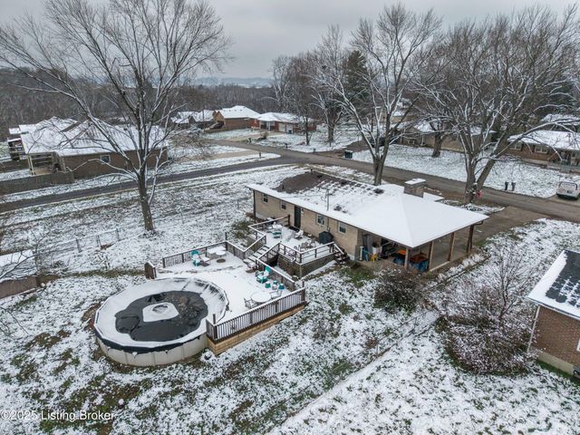 448 Riverview Ln, Shepherdsville, KY 40165