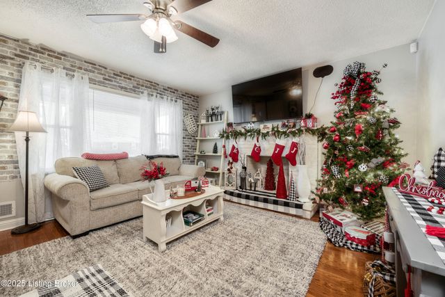 448 Riverview Ln, Shepherdsville, KY 40165