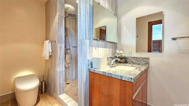 738 Kaulana Place, Honolulu, HI 96821
