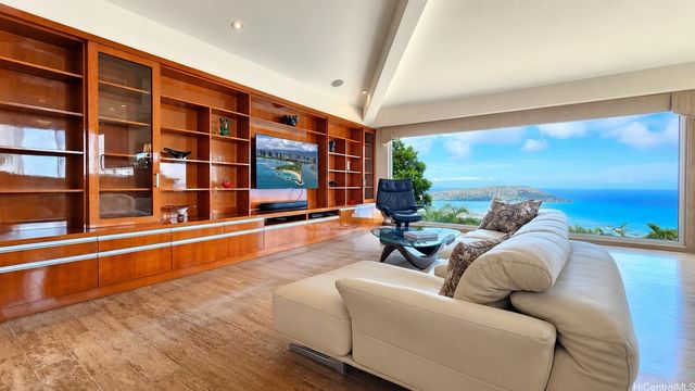 738 Kaulana Place, Honolulu, HI 96821