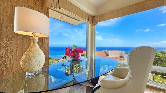 738 Kaulana Place, Honolulu, HI 96821