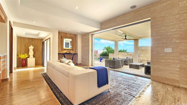 738 Kaulana Place, Honolulu, HI 96821