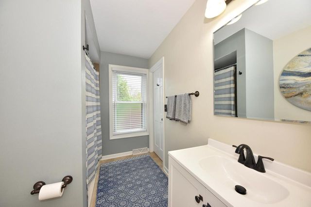 17470 St James ROAD, Brookfield, WI 53045