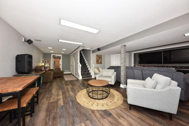 17470 St James ROAD, Brookfield, WI 53045