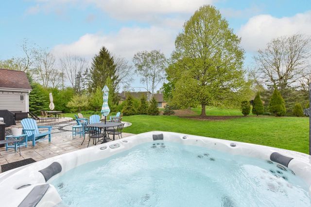 17470 St James ROAD, Brookfield, WI 53045