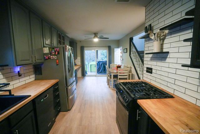 25991 E Huron River Drive, Flat Rock, MI 48134