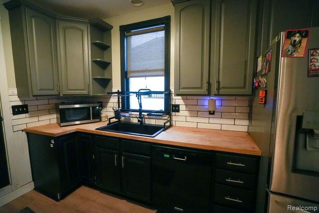 25991 E Huron River Drive, Flat Rock, MI 48134