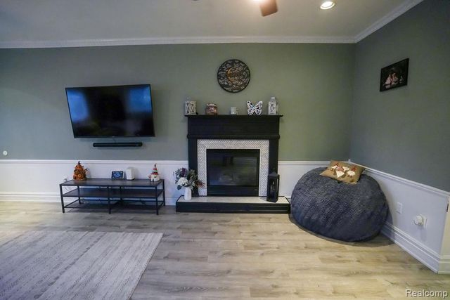 25991 E Huron River Drive, Flat Rock, MI 48134
