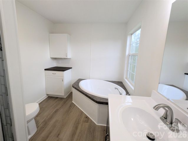 2032 Rocky Creek Lane, Dallas, NC 28034