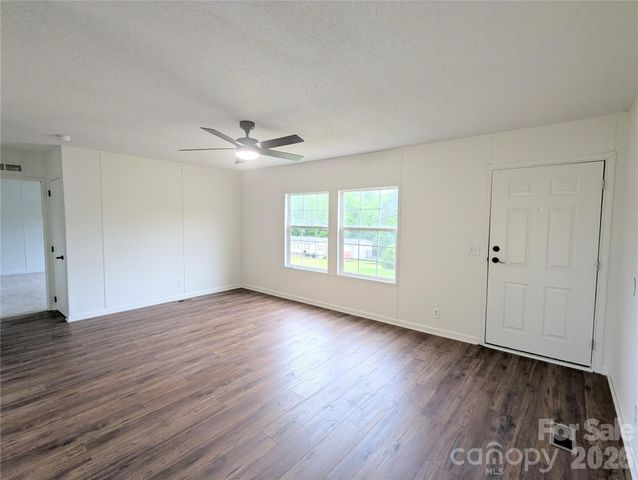 2032 Rocky Creek Lane, Dallas, NC 28034