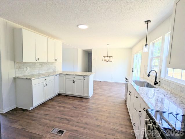 2032 Rocky Creek Lane, Dallas, NC 28034