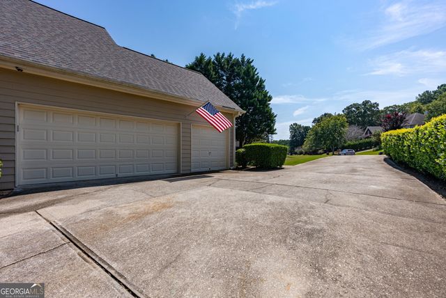2768 Clearwater Springs Drive, Buford, GA 30519