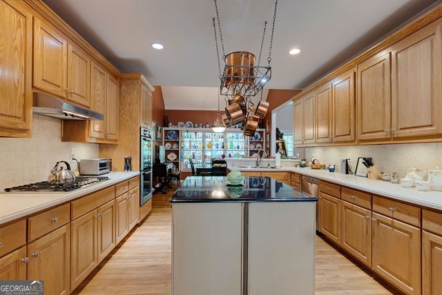 2768 Clearwater Springs Drive, Buford, GA 30519