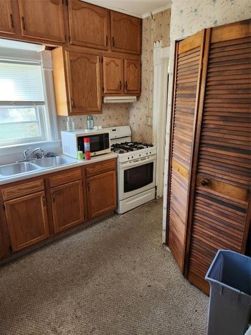 560 9th Avenue, Marion, IA 52302