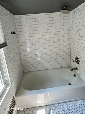 39 Hamilton Street, Allentown, NJ 08501