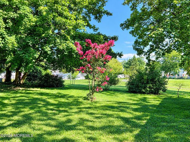 39 Hamilton Street, Allentown, NJ 08501