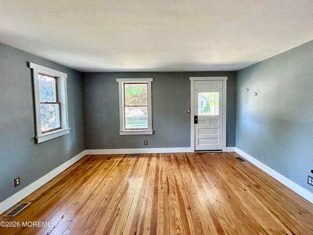 39 Hamilton Street, Allentown, NJ 08501
