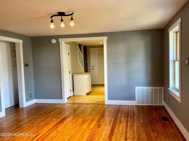 39 Hamilton Street, Allentown, NJ 08501