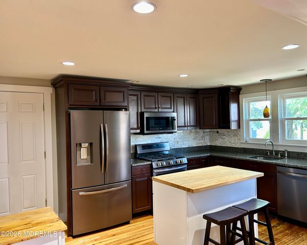 39 Hamilton Street, Allentown, NJ 08501