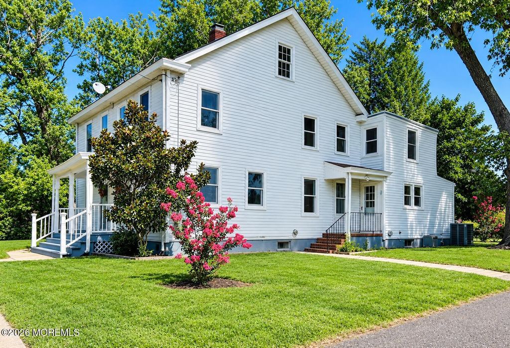 39 Hamilton Street, Allentown, NJ 08501