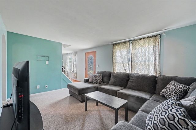 109 Summit Avenue, West Seneca, NY 14224