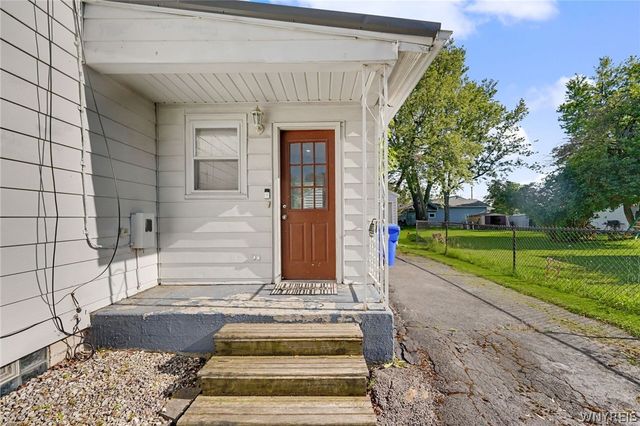 109 Summit Avenue, West Seneca, NY 14224
