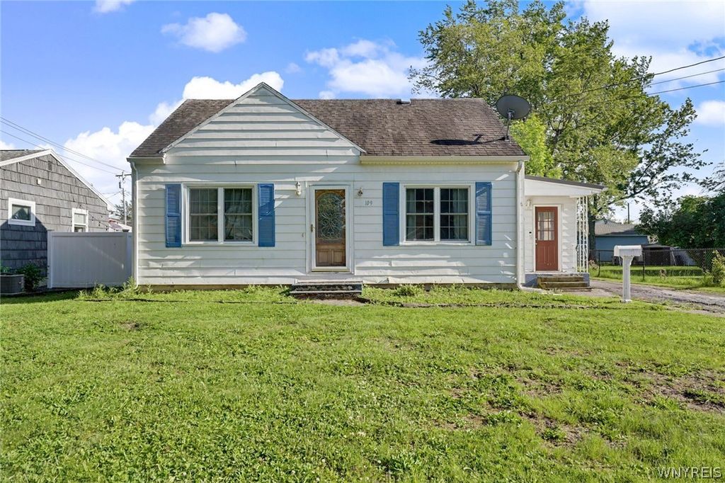 109 Summit Avenue, West Seneca, NY 14224