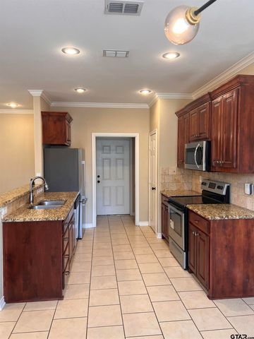 112 Letha Ct, Tyler, TX 75702