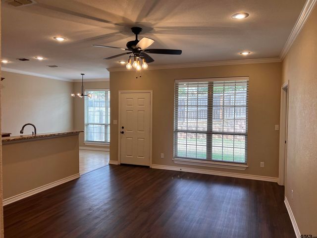 112 Letha Ct, Tyler, TX 75702