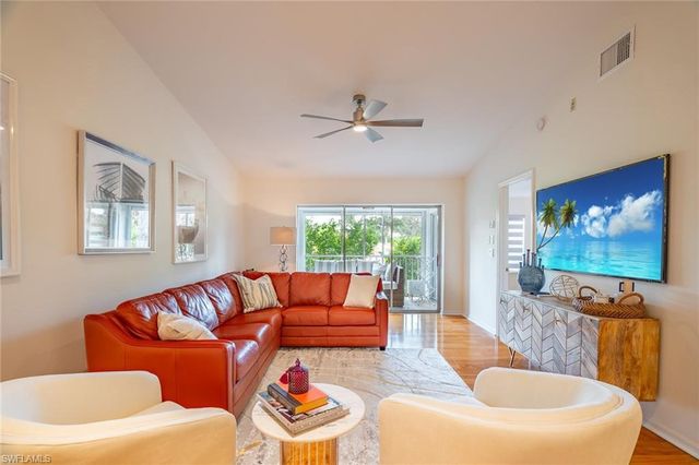 815 Gulf Pavilion DR # 203, Naples, FL 34108