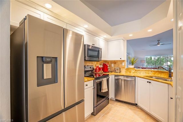 815 Gulf Pavilion DR # 203, Naples, FL 34108