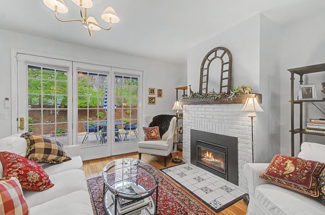 630 Hinesburg Rd Apt 17, South Burlington, VT 05403