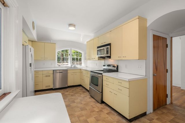 136 Dudley Rd, Newton, MA 02459