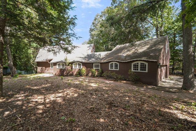 136 Dudley Rd, Newton, MA 02459