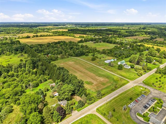 2715 N Burkhart Road, Howell, MI 48855