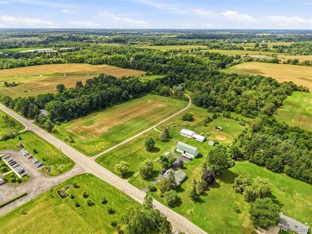 2715 N Burkhart Road, Howell, MI 48855