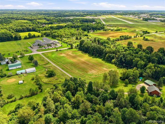 2715 N Burkhart Road, Howell, MI 48855