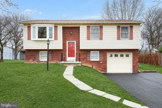 44 COLONIAL DR, Hanover, PA 17331