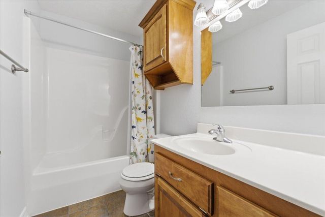 18131 ASHLEY Lane, Council Bluffs, IA 51503