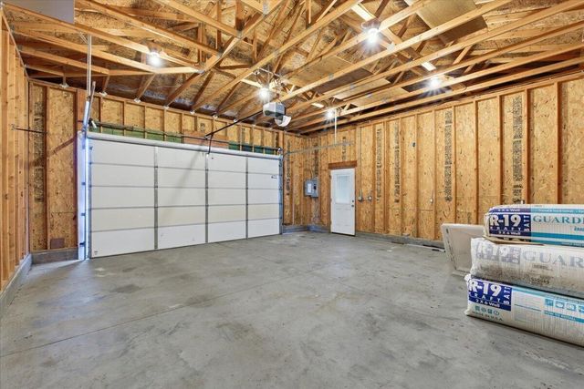 18131 ASHLEY Lane, Council Bluffs, IA 51503