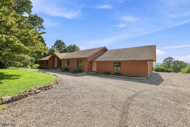 58 Zellers Rd, Washington Twp., NJ 07853