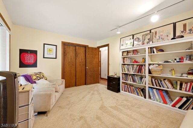 58 Zellers Rd, Washington Twp., NJ 07853