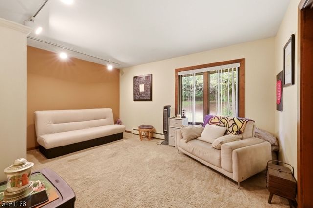 58 Zellers Rd, Washington Twp., NJ 07853