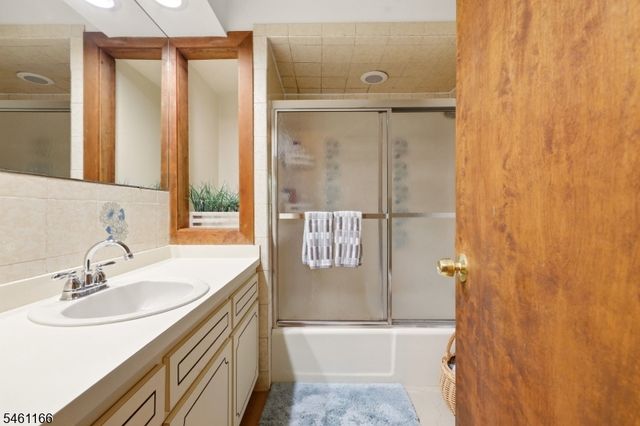 58 Zellers Rd, Washington Twp., NJ 07853